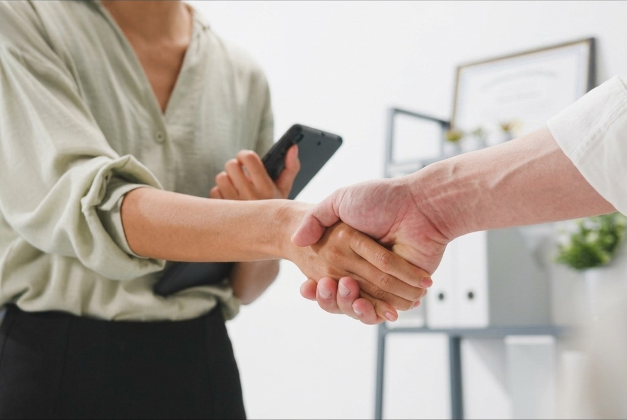 Pflegefachkraft bei der Arbeit - Wir suchen neue Teammitglieder